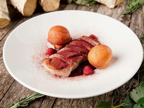 Я ж тебе говорил! - Утиное филе с пончиками и соусом из малины