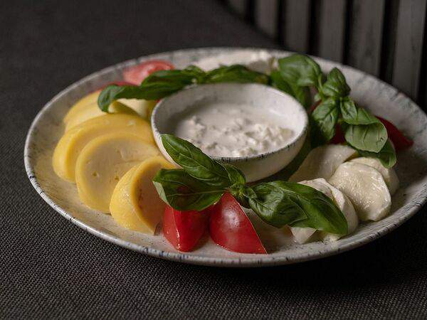 Сыроварня Чизерия - Сырная тарелка из молодых сыров