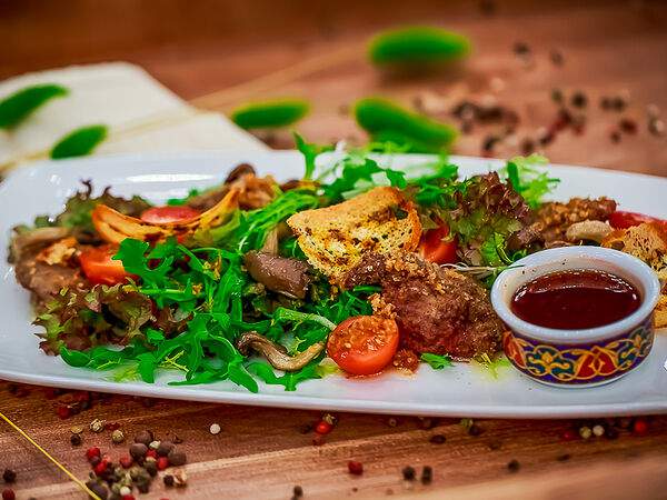 Чайхана Хавас - Теплый салат с куриной печенью
