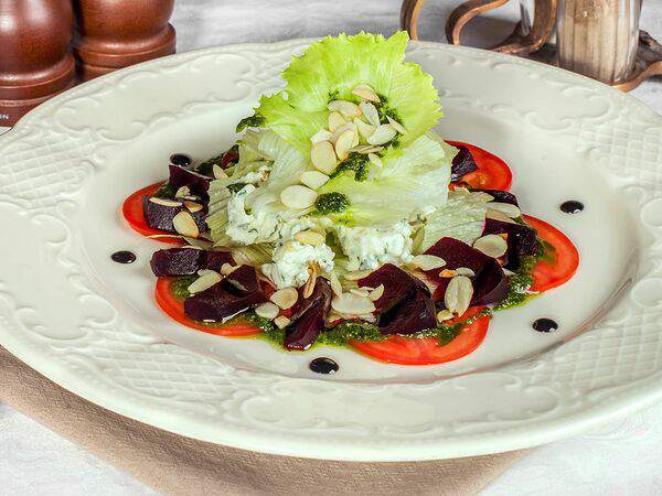 1913 год - Салат с молодой свеклой и мягким сыром