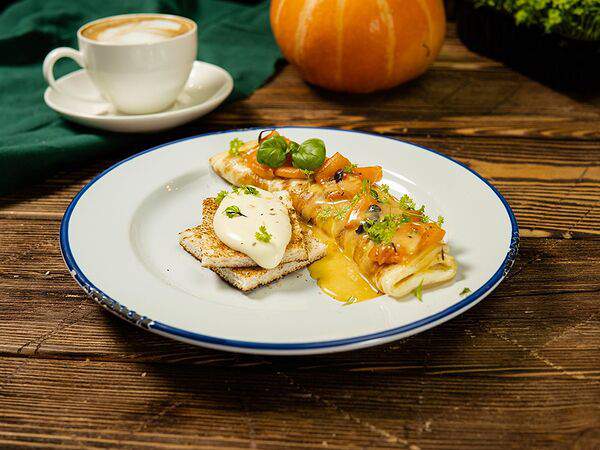 Gastro Pub Hooligans - Омлет с лососем слабого посола и сливочным сыром