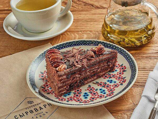 Сыроварня - Шоколадный медовик со смородиной и пеканом