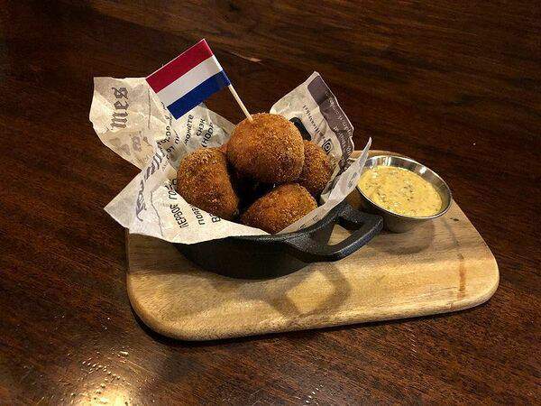 Hamilton's pub - Биттерболены