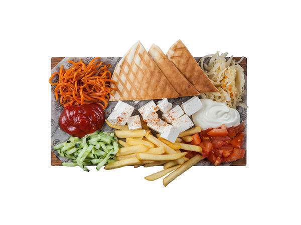 Street Food Market - Шаверма с брынзой на тарелке