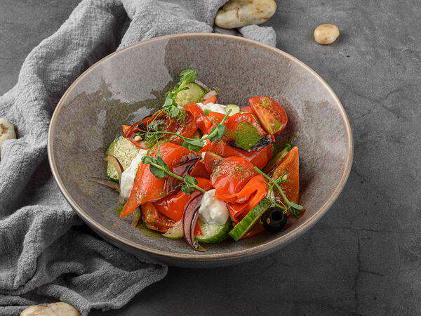 Duran Bar & Grill - Салат Греческий с печеным перцем