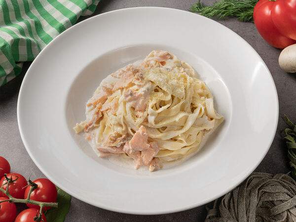 Caffe47 - Тальятелле крем-чиз с лососем