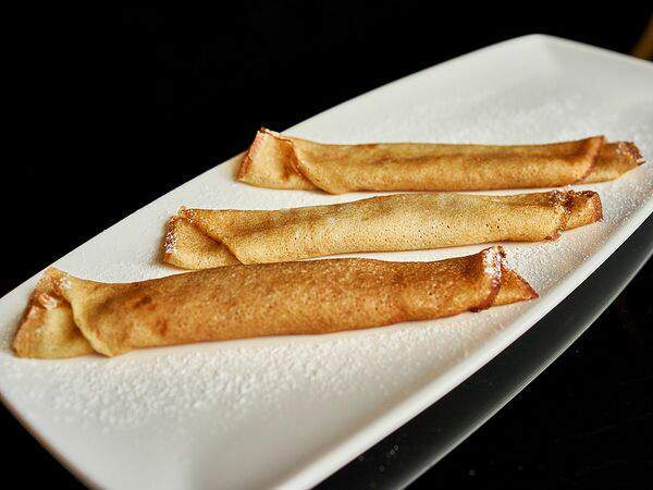 Chocolate - Блины со слабосоленым лососем и сметаной