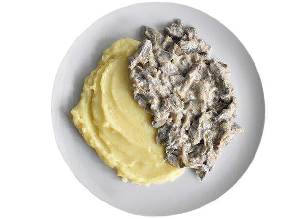 Дом еды - Бефстрогонов из телятины с пюре и луком фри