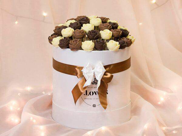 F.Lovers - Ассорти Классика из 51 розы в шляпной коробке