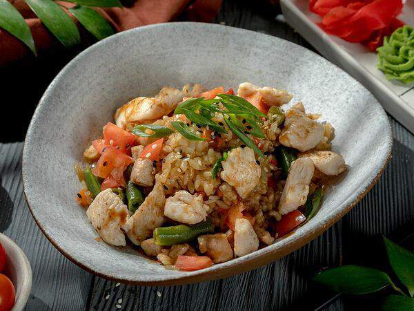 Кухня Момо - Рис по-азиатски с курицей и овощами