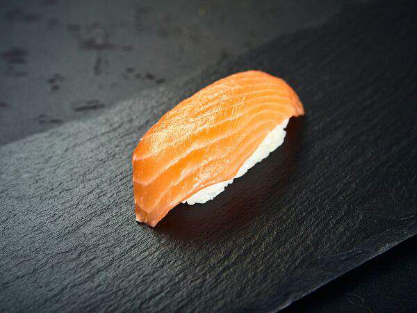 Маэстро суши - Суши с лососем