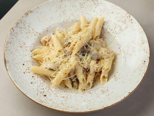 Знакомое место - Пенне с курицей и шампиньонами
