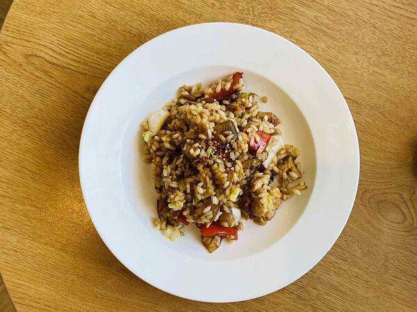 Изюм - Рис Ла Маджента с курицей и овощами