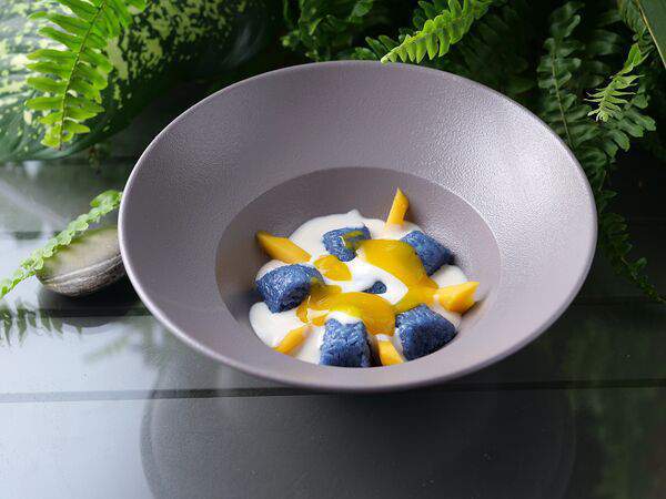 Dong po - Стики райз со свежим желтым манго