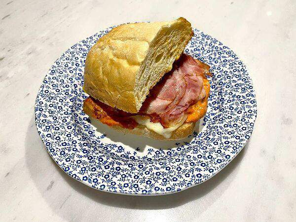 Oggi Bistro - Панини с тамбовским окороком и сыром