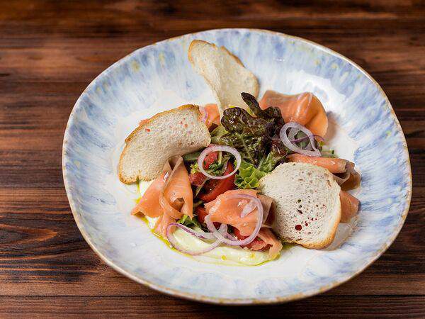 Трактир Колесо на Спасской - Салат с кетой и грейпфрутом