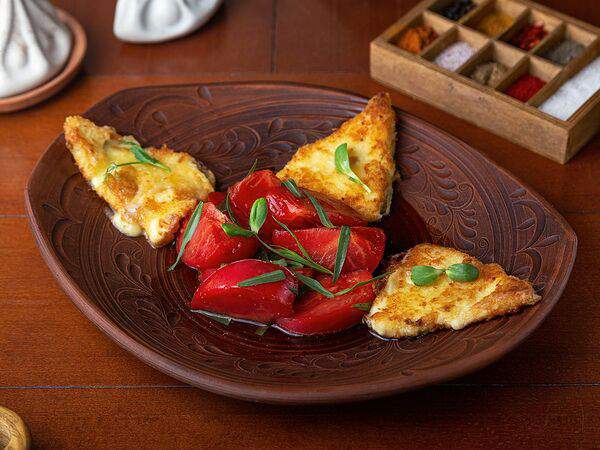 Чито грито - Салат с жареным сулугуни