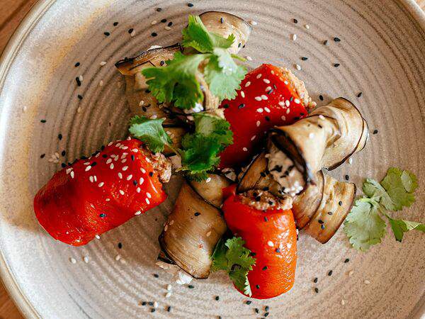 Хачапурия - Рулетики из баклажанов и печеного перца