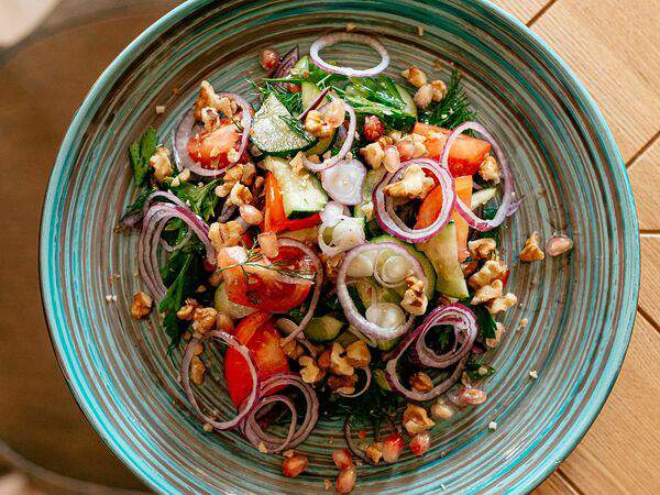 Хачапурия - Салат Овощной с грецким орехом