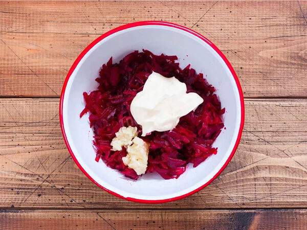 Сковородка - Салат Свекла с сыром и чесноком