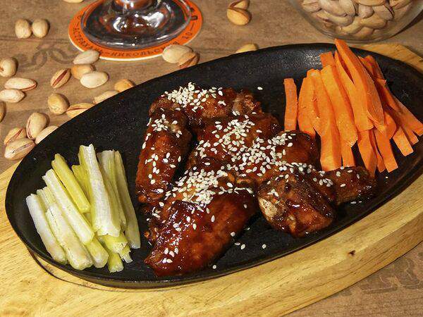 Harley Bar & Grill - Red wings