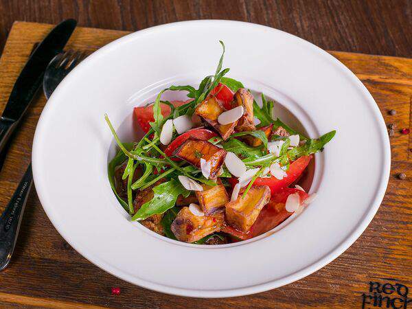 Red finch pub - Салат с хрустящими баклажанами