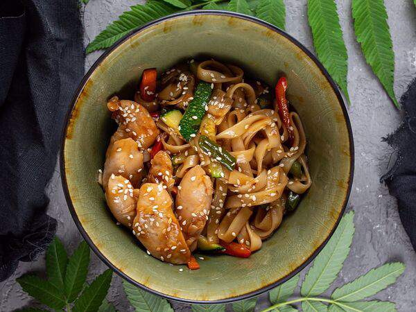 Sailor Moon - Удон терияки с курицей