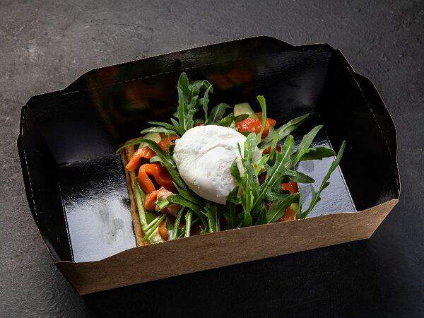 Best Food Sochi - Вафли с авокадо, яйцом пашот и слабосоленым лососем