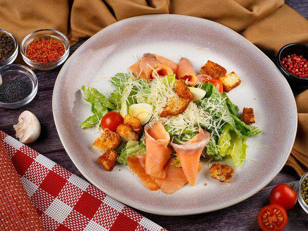 Мистер Ягер - Салат Цезарь с лососем