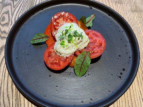 Lyric - Печеный перец со страчателлой и томатами