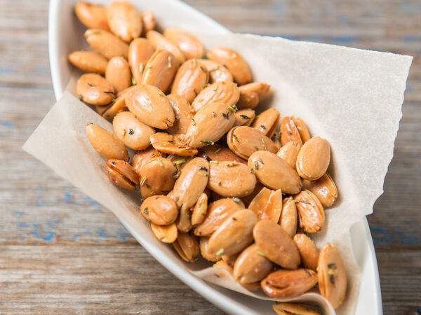 Harat's Irish Pub - Жареный миндаль