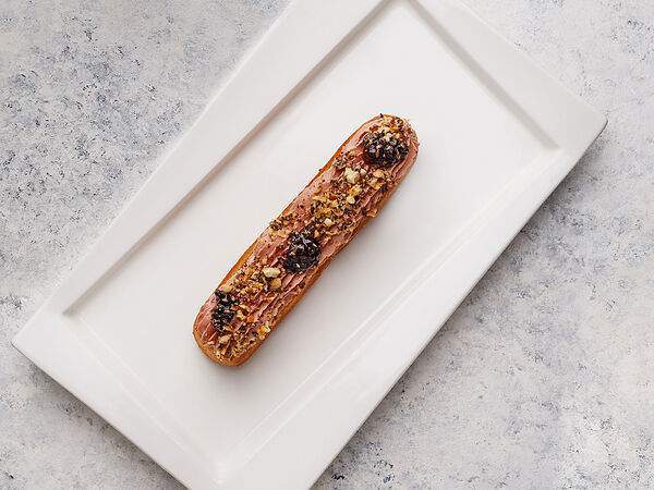 Эклерная: кофе и сладости - Яелер с куриным паштетом и шишками