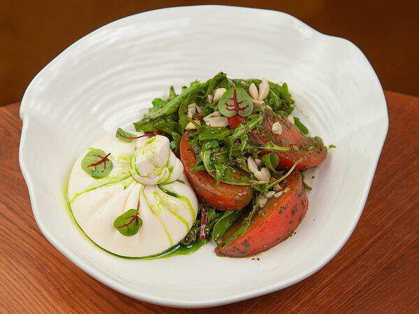 Koza Bistro - Буррата с розовыми томатами и соусом Песто