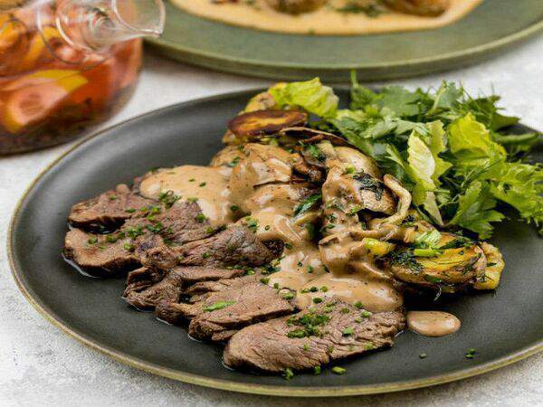 Spritz place - Горячий ростбиф с молодым картофелем и грибами