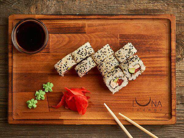 Luna lounge - Ролл Цезарь