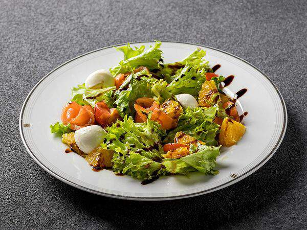 Дача хаус - Салат с форелью