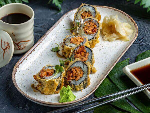 Япона мама - Ролл теплый с лососем