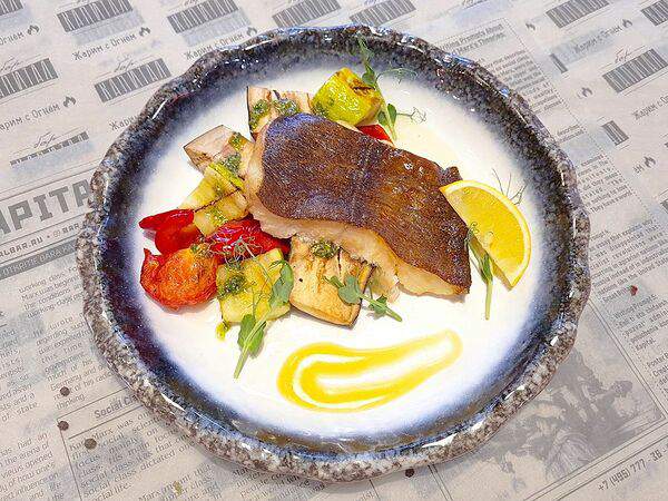 Капитал Grill & Beer - Палтус с овощами на гриле