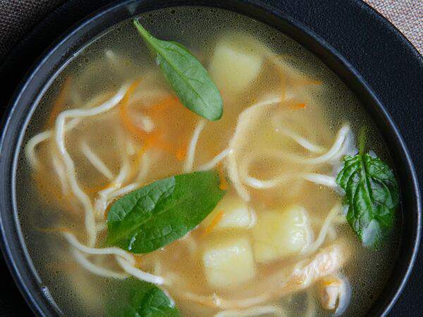 Ribs - Куриный бульон с курицей и домашней лапшой