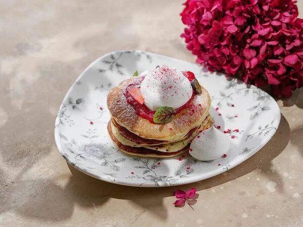 Breadway-cafe - Панкейки с ягодным соусом