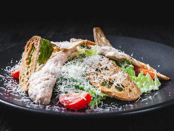 BUNKER - Цезарь с филе цыпленка на углях