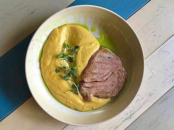 Eat Meet - Стейк из тунца с тыквенным пюре