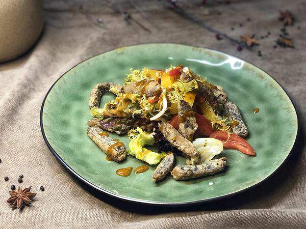 Baranka cafe & bar - Теплый салат с телятиной в тайском соусе