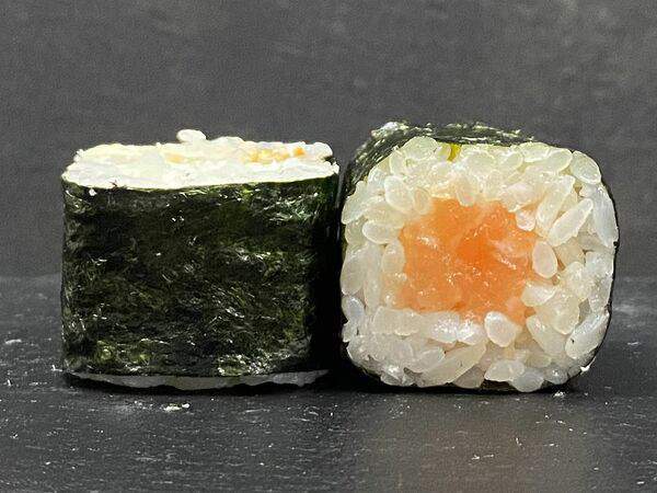 Grand Sushi - Ролл с копченым лососем