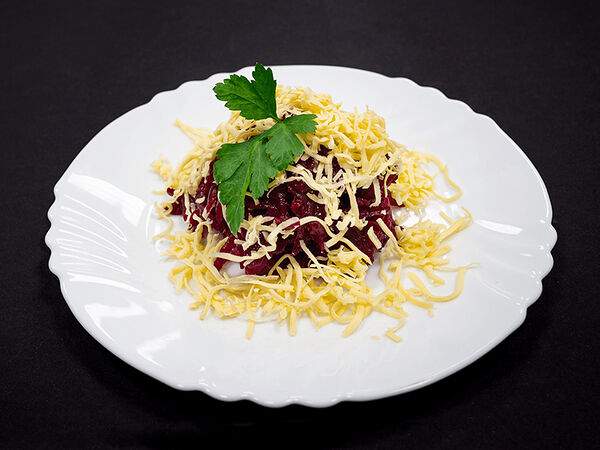 Кафе Экспо - Салат из отварной свеклы с сыром