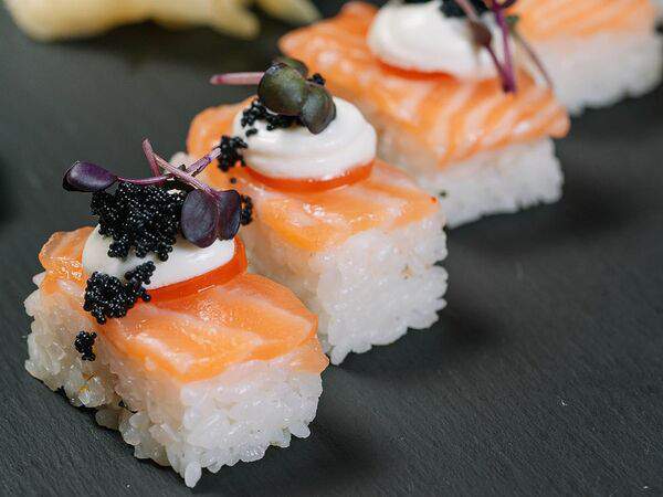 Океаника - Ролл Баттера с лососем