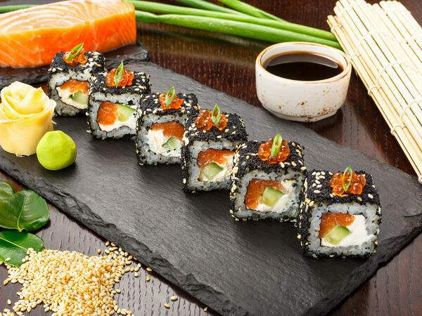 Кафе Nебо - Ролл Черная филадельфия Небо