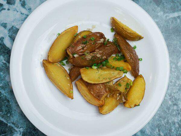Бутик вкусной еды - Молодой картофель с чесноком и травами