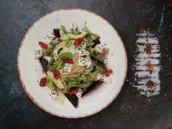 Шале - Салат со свеклой, авокадо и тофу