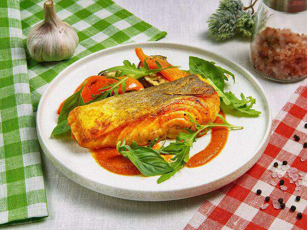 Burrata - Стейк из лосося с овощами гриль